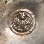Sasanian Zilver Kom met leeuw in hoog reliëf, Antiek en Kunst