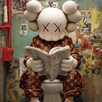 Lego Merchandise - KAWS Reading x Louis Vuitton | Tela XXL |, Kinderen en Baby's, Nieuw