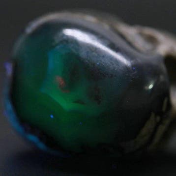 88g Volcano agaat schedel · intrusief zwarte chalcedoon ·