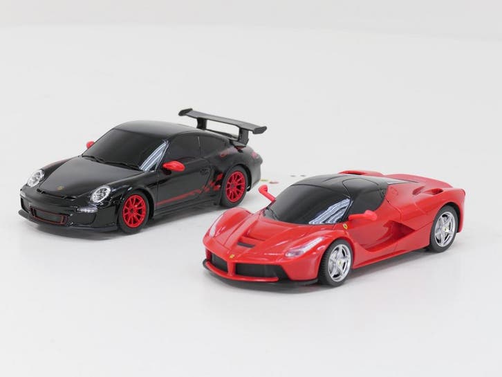 Schaal 1:24 Rastar RC auto Ferrari LaFerrari tegen Porche..., Hobby en Vrije tijd, Modelauto's | 1:24, Gebruikt, Ophalen of Verzenden