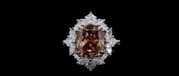 Ring - 18 karaat Witgoud - 6.29ct. tw. Bruin Diamant (Fancy