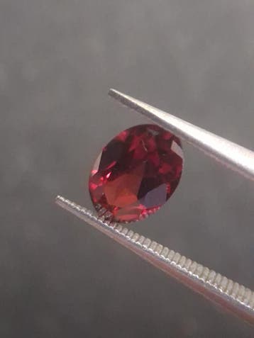 Natural Red Garnet - Rhodolite - 0.992 ct - oval - unheated-, Verzenden