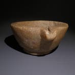 Égypte ancienne Albâtre Récipient pour libations. 12,5 cm L.