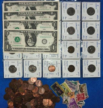 États-Unis, lot de 229 pièces, 4 billets et 50 timbres,