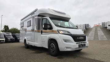 Malibu T 430 met automaat, slechts 8079 km en twinbed 69219, Half-integraal