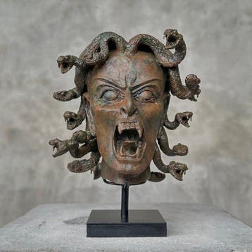 GEEN RESERVEPRIJS - Medusa-hoofd replica op een op maat