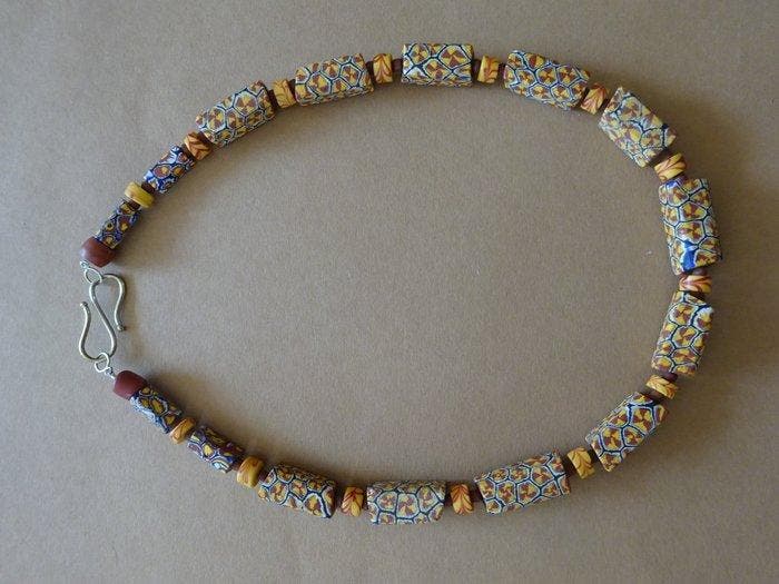 Ketting met 11 grote, vierhoekige kralen met mozaïek /, Antiek en Kunst, Kunst | Niet-Westerse kunst