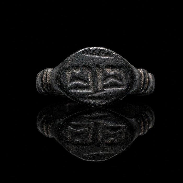 Middeleeuwen / Vikingertijd Bronzen zegelring met, Antiquités & Art, Antiquités | Autres Antiquités