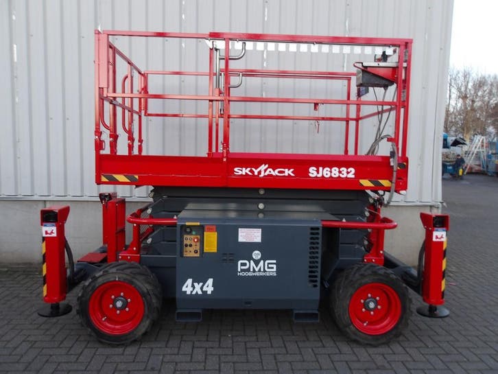 Schaarhoogwerker 4x4 SkyJack SJ6832RT , 2018 , 12m , gekeurd, Articles professionnels, Machines & Construction | Industrie & Technologie