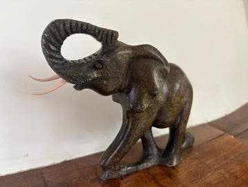 Statuette, Statue: Olifant - 170 mm - pierre serpentine, Antiquités & Art