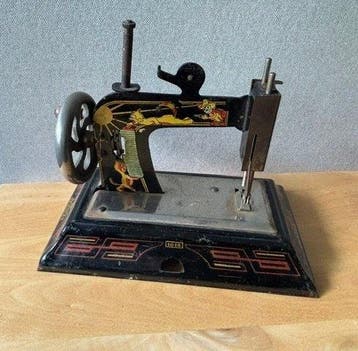 Naaimachine - Casige-speelgoednaaimachine uit de jaren 40 -, Antiek en Kunst