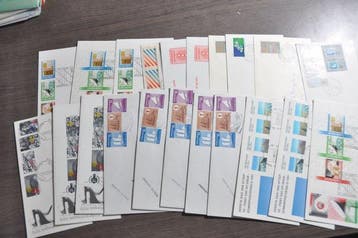 Nederland - Doos vol met 100-den FDCs, speciale enveloppen,