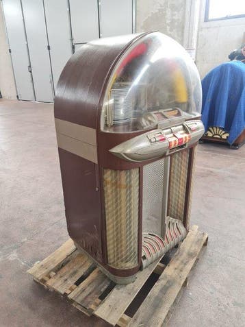 Wurlitzer - 1100 The Bullet Jukebox