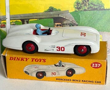 Dinky Toys 1:43 - Voiture miniature - Mercedes Benz Racing, Nieuw