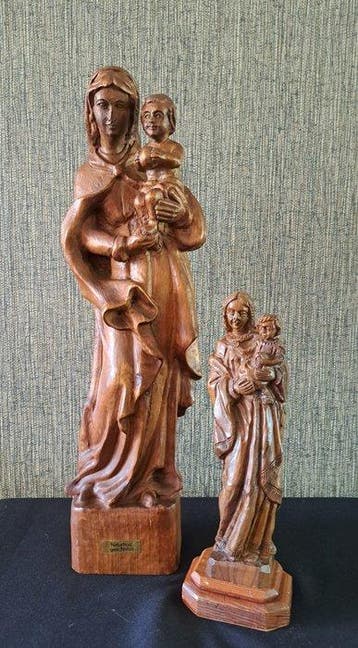 Deux sculptures faites à la main - Vierge à lEnfant - 47 et
