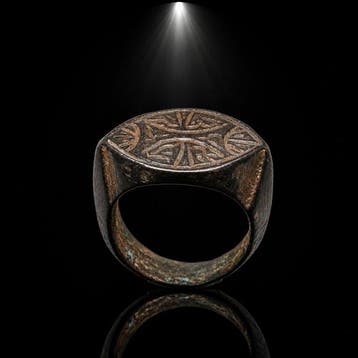 LEurope médiévale « LÉtreinte des Serpents » chevalière