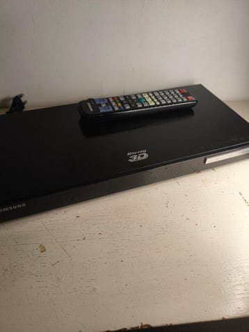 Samsung Blu Ray 3D player with 20 BR Discs - Multiple