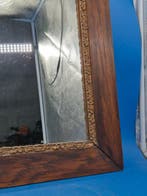 Spiegel- Houten spiegel met goudkleurige sierlijst –