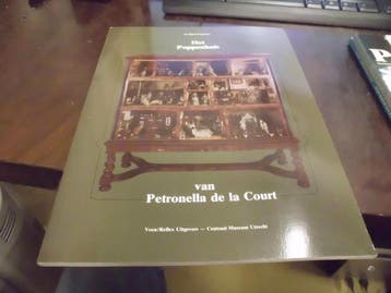 Het poppenhuis van Petronella de la Court 9789063221423, Verzenden, Zo goed als nieuw, Pyzel Dommisse