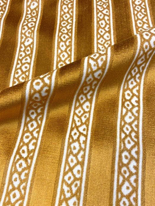 Prachtig geelgoud jacquardfluweel op ivoorkleurige basis. -, Antiquités & Art, Tapis & Textile