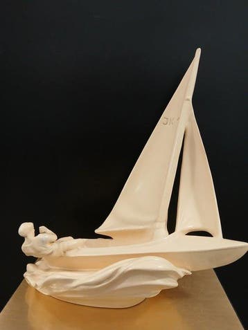 Jihokera - Beeldje - Sailboat; 30 cm - Porselein, Antiek en Kunst