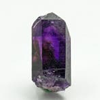 Améthyste – cristal de couleur saturée Cristal - Hauteur :