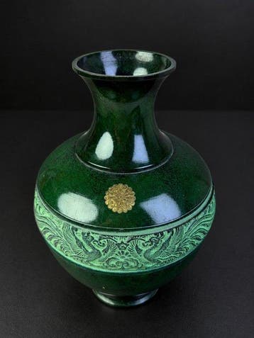 Vaas - Bronzen vaas met gouden chrysanten en fenikspatronen