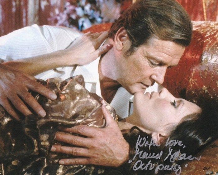 James Bond 007: Octopussy - Signed by Maud Adams (Octopussy), Verzamelen, Film en Tv