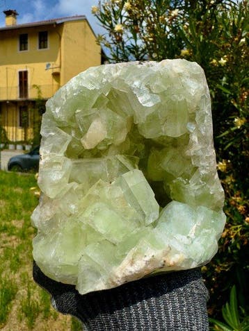 Prachtige groene kubische apofylliet Kristal op matrix -