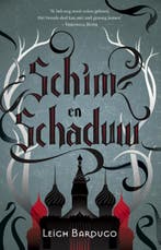 Schim en schaduw / De Grisha / 1 9789020679748 Leigh Bardugo, Boeken, Verzenden, Gelezen, Leigh Bardugo
