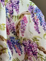Double largeur . Tissu imprimé bougainvillées romantiques.
