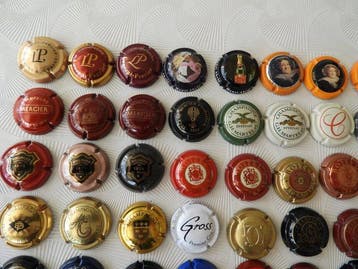 Collection de capsules de champagne