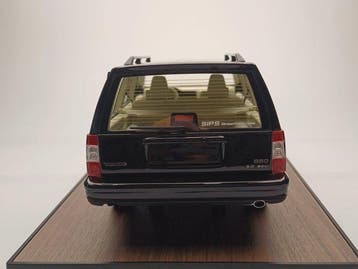 Radscale 1:18 - Modelauto - Volvo 960 Estate - Zwart -