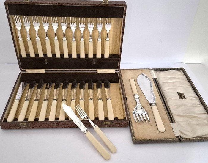 Walker & Hall - Visbestekset voor 12 personen (26) - +, Antiquités & Art, Antiquités | Meubles | Tables