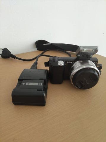 Sony NEX-5 Mirrorless Digital Camera - Sony E 16mm f/2.8, Nieuw
