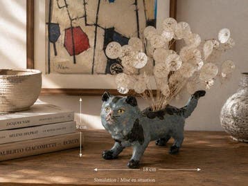 Beeldje, Sujet en céramique émaillée en forme de chat,