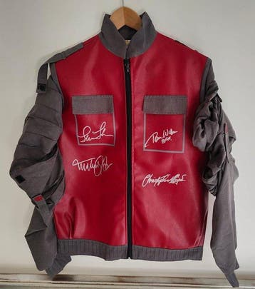 Back to the Future II - 4 Cast Signed Jacket & Hoverboard –, Nieuw
