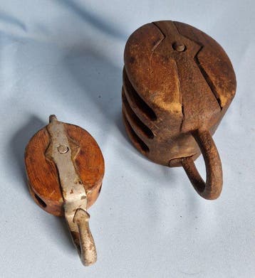 Katrollen / blokken, Ship’s pulley (2) - Hout, IJzer