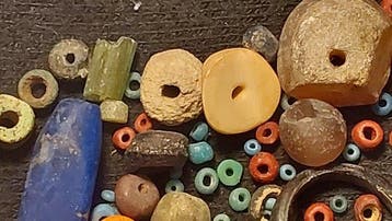 Égyptien ancien vers le romain Verre plus de 100 perles