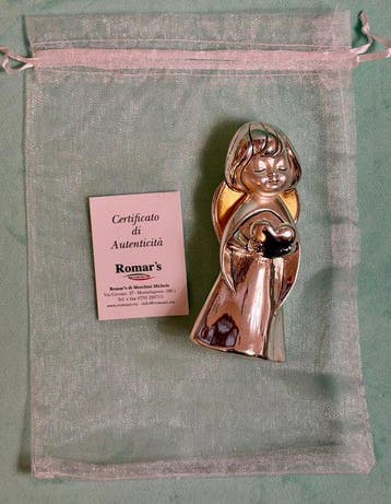 Romar Argenti - Beeldje - Charming ANGEL holding a heart -