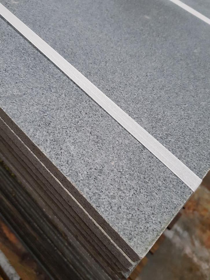 Dalles G654 adouci 50x50x2 20,50 m² liquidation stock, Bricolage & Construction, Dalles & Carrelages, Carrelage de sol, Neuf, Granit