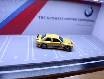 Hot Wheels 1:64 - Model raceauto (6) - BMW E30 - LED-diorama, Nieuw