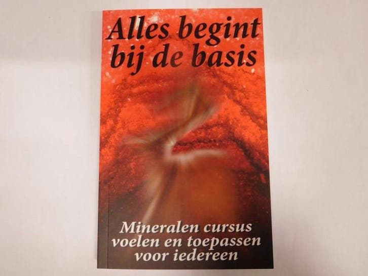 Boek: Alles begint bij de basis, Mineralen cursus voelen en, Boeken, Schoolboeken, Zo goed als nieuw, Verzenden