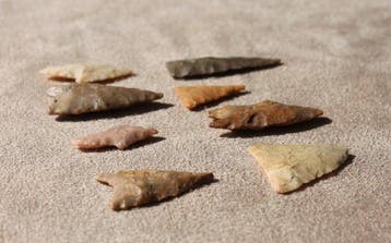 Néolithique silex, quartzite Tête de flèche (Sans prix de