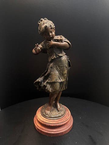 Beeldje - Girl with Bird - Hout, Zinklegering