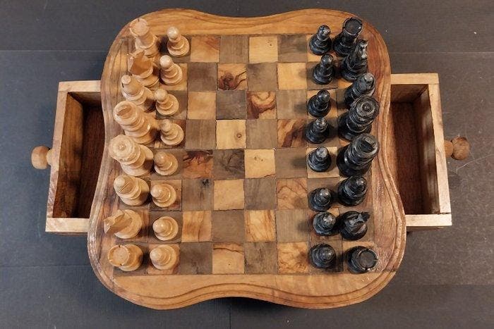 Schaakspel - Olijfhout, Antiek en Kunst, Curiosa en Brocante