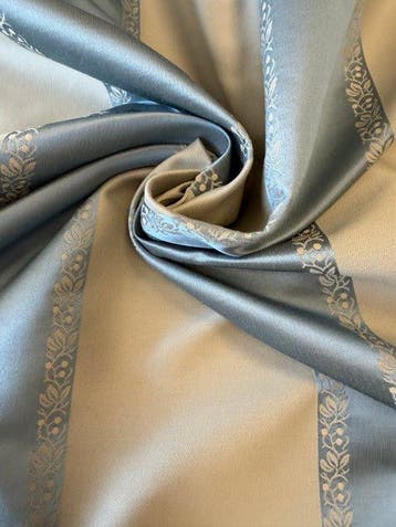 Jacquard Regency met strepen in poederblauw, parel en ivoor