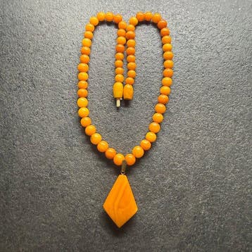 Collier de collection ancien en ambre baltique naturel,