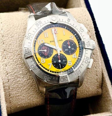 Breitling - Avenger B01 Cobra Limited Edition -, Nieuw