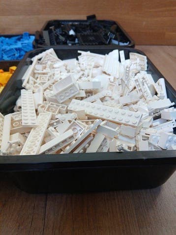 Lego Onderdelen - 8kg Mixed Colour Sorted Parts
